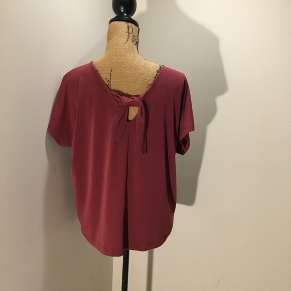 Banana Republic EUC cranberry short sleeve knot back blouse sz L scoop neck - Picture 2 of 4